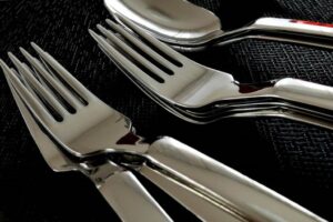 Zastosowanie octu w czyszczeniu srebrnych sztućców